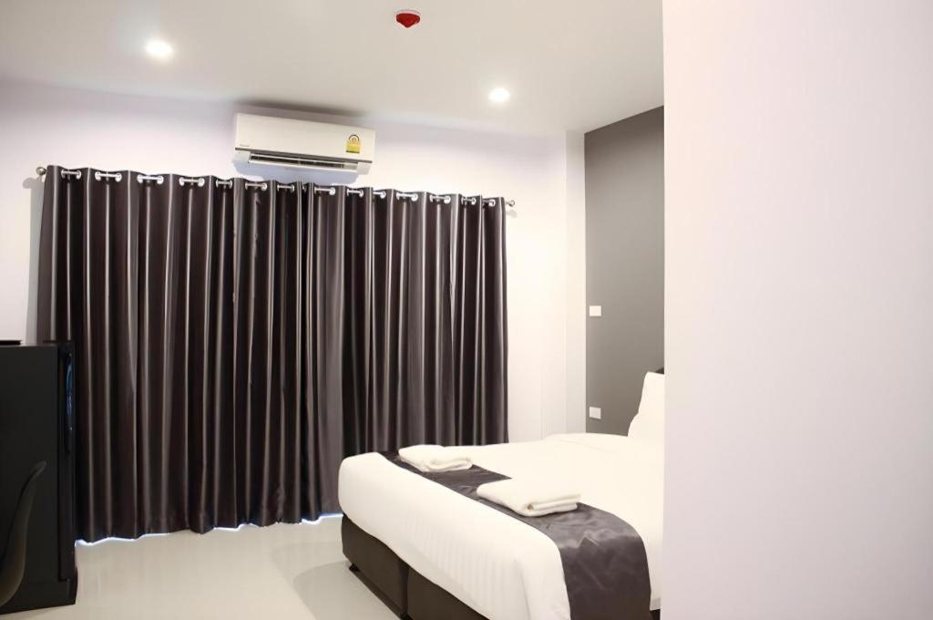 The Bed Hotel Пхитсанулок Экстерьер фото