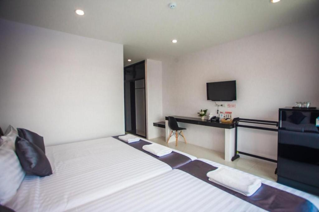 The Bed Hotel Пхитсанулок Экстерьер фото
