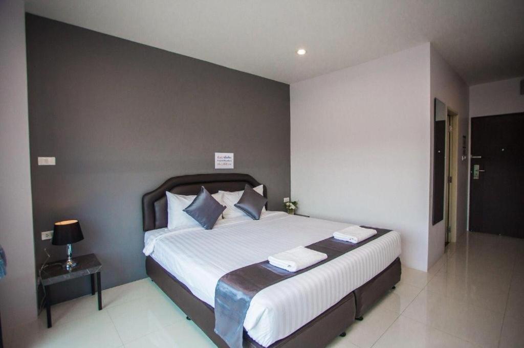 The Bed Hotel Пхитсанулок Экстерьер фото
